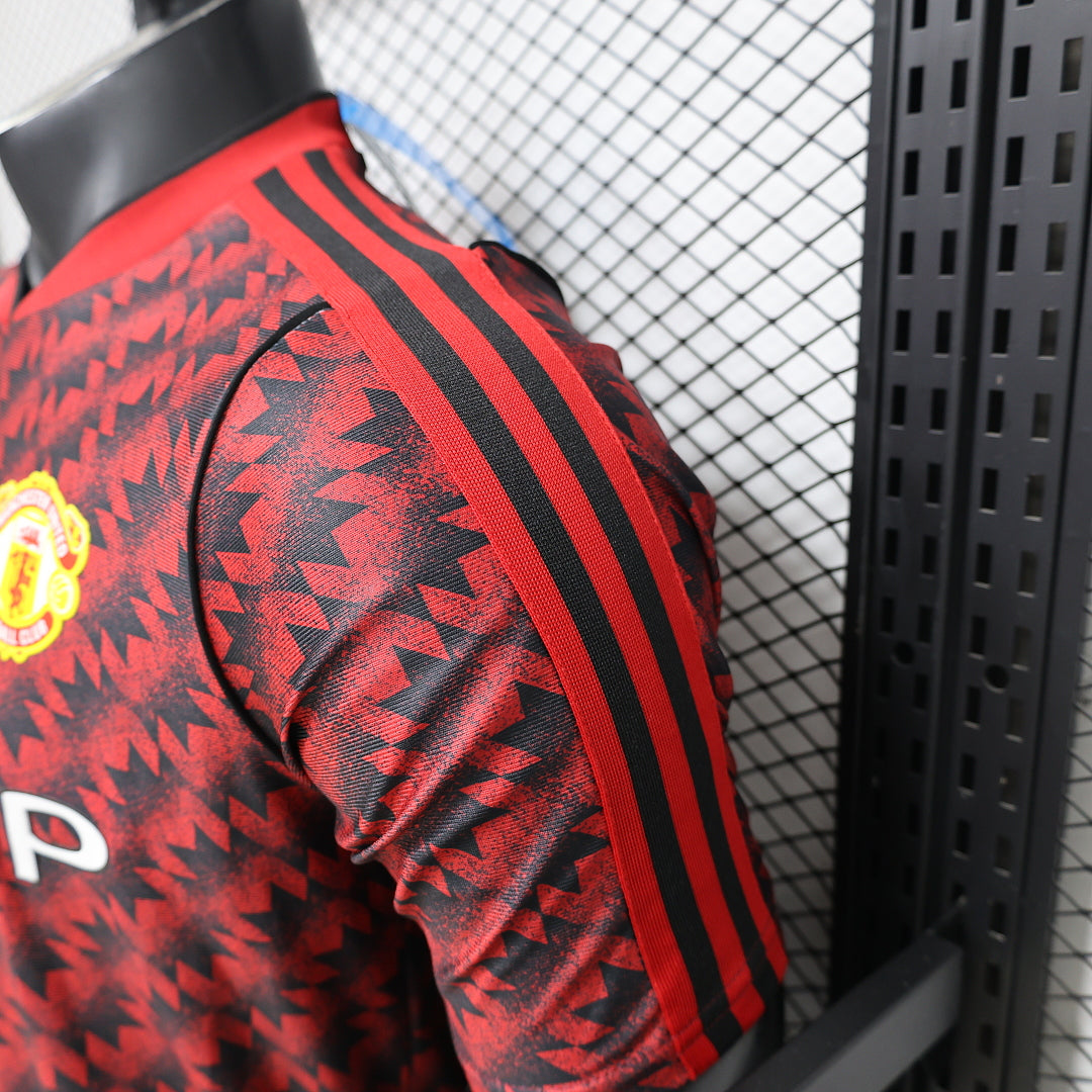 Manchester United Men's Retro Player Jersey