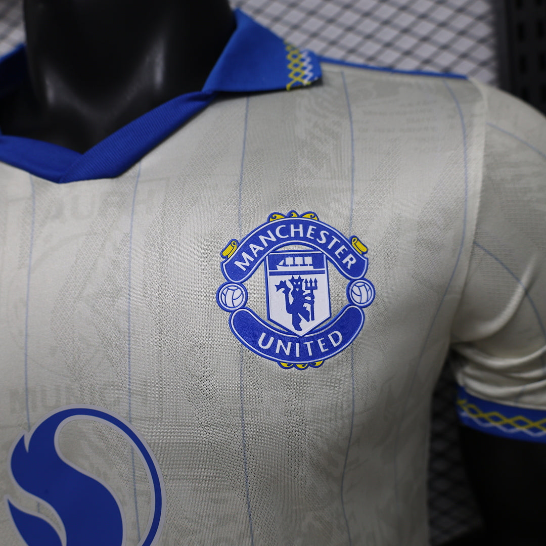 Manchester United Men's Retro Player Jersey